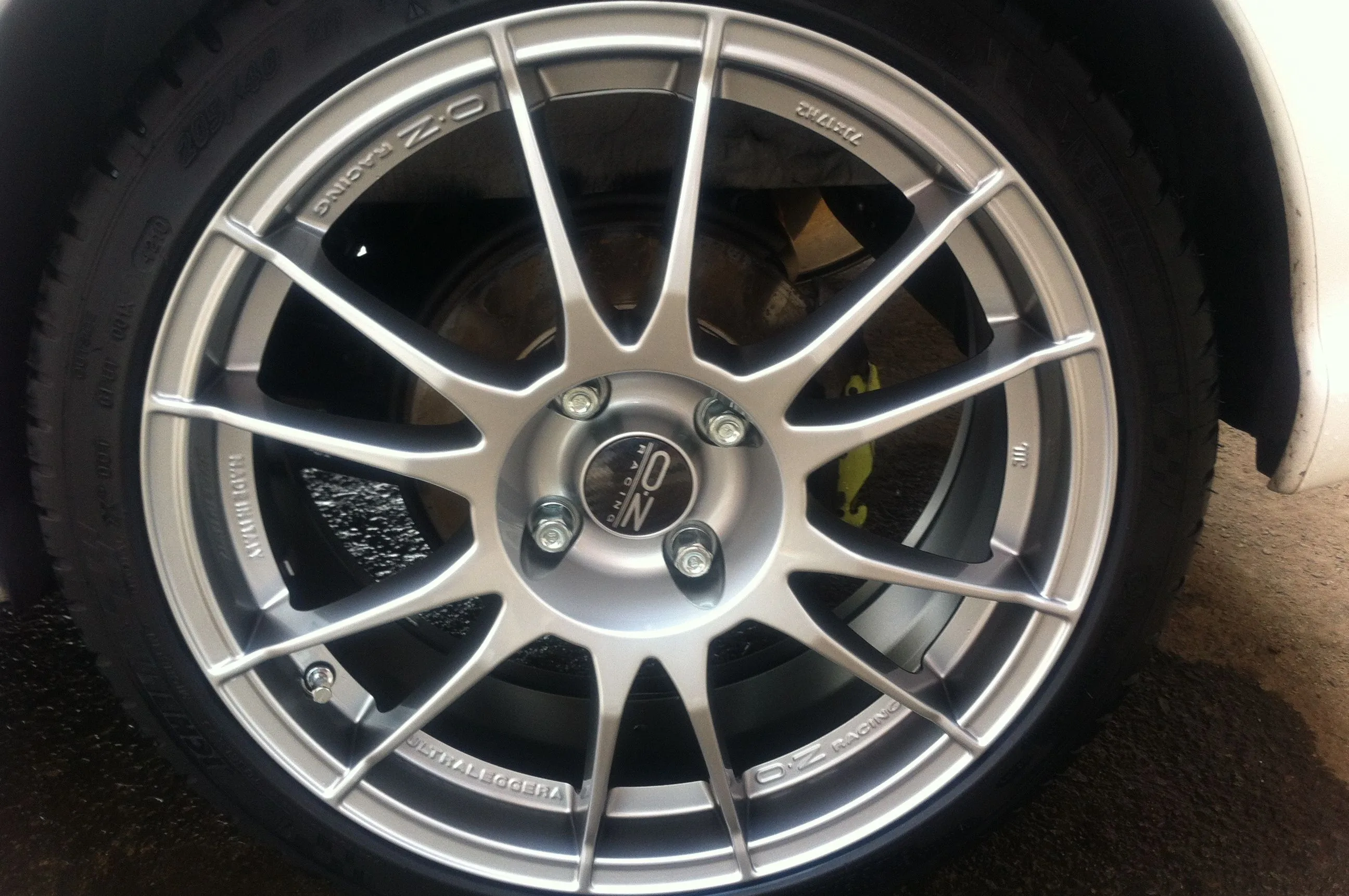 OZ Racing Ultraleggera 7J-17 4H/108 OFF+25 Crystal Titan