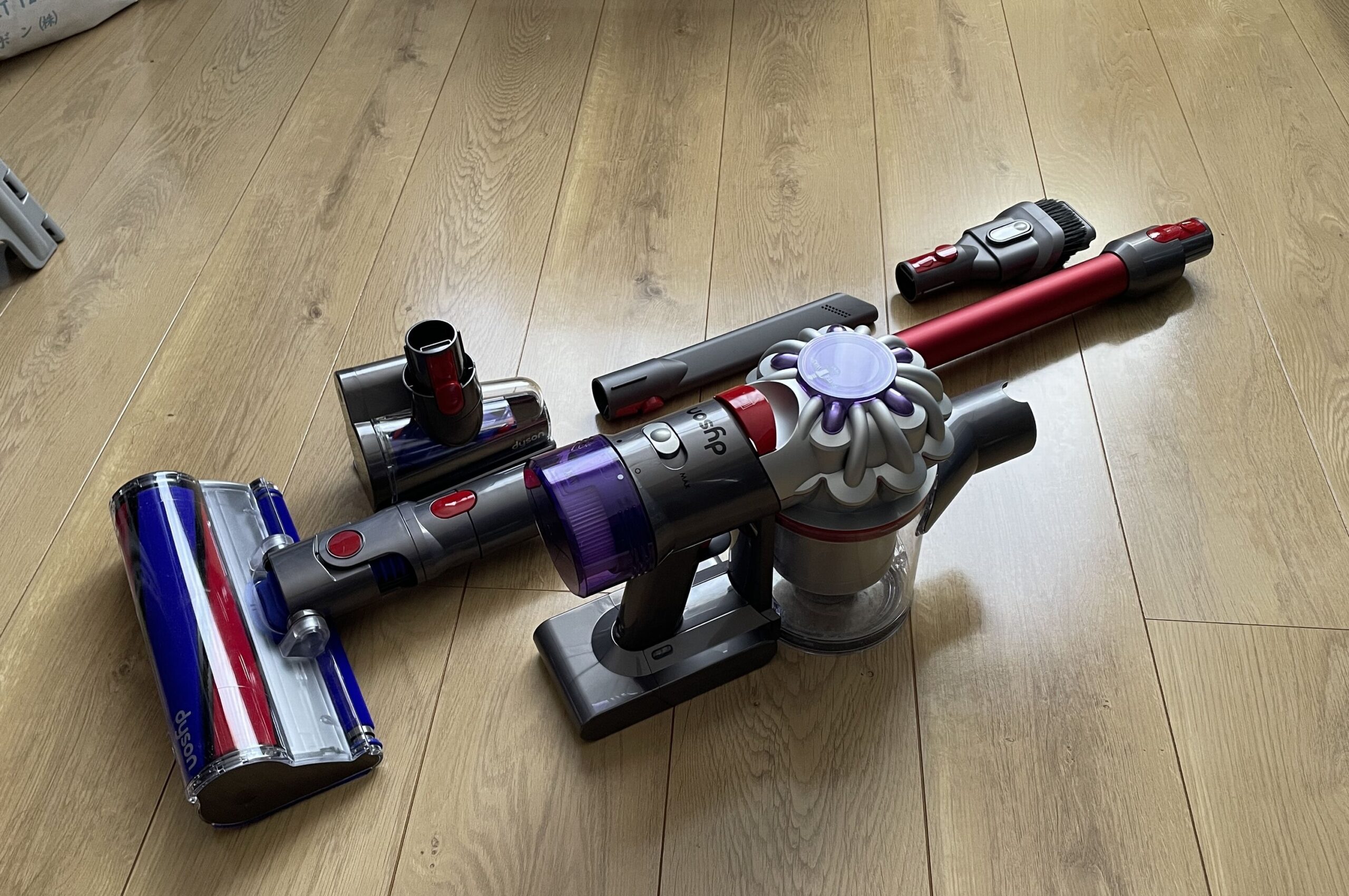 Dyson V8 Origin スティック ハンディクリーナー サイクロン (SV25 RD2 EH) | にーまるろく あーるしー どっと ねっと